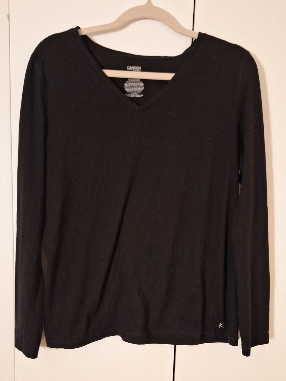 Danskin Black V-Neck Long Sleeve Pullover